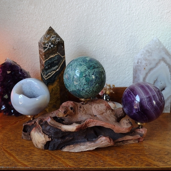 Driftwood Crystal Sphere Stand - Picture 2 of 10